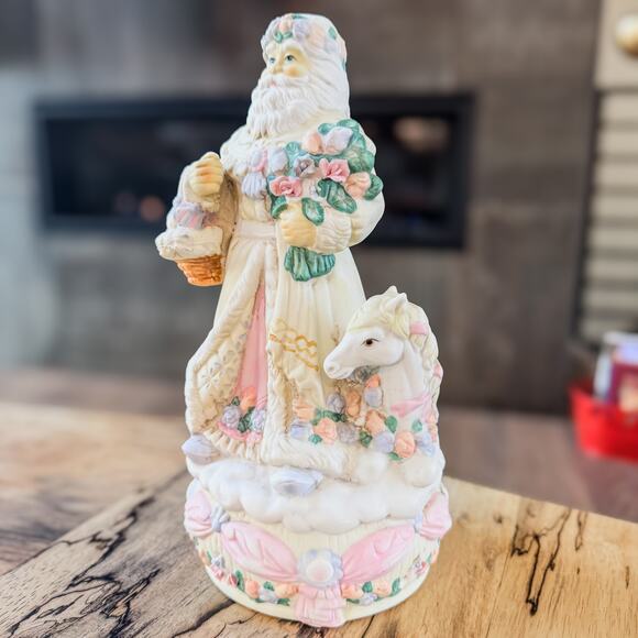 Vintage Victorian Musical Pastel Santa, Plays “White Christmas”, Porcelain 10.5” - Picture 4 of 13